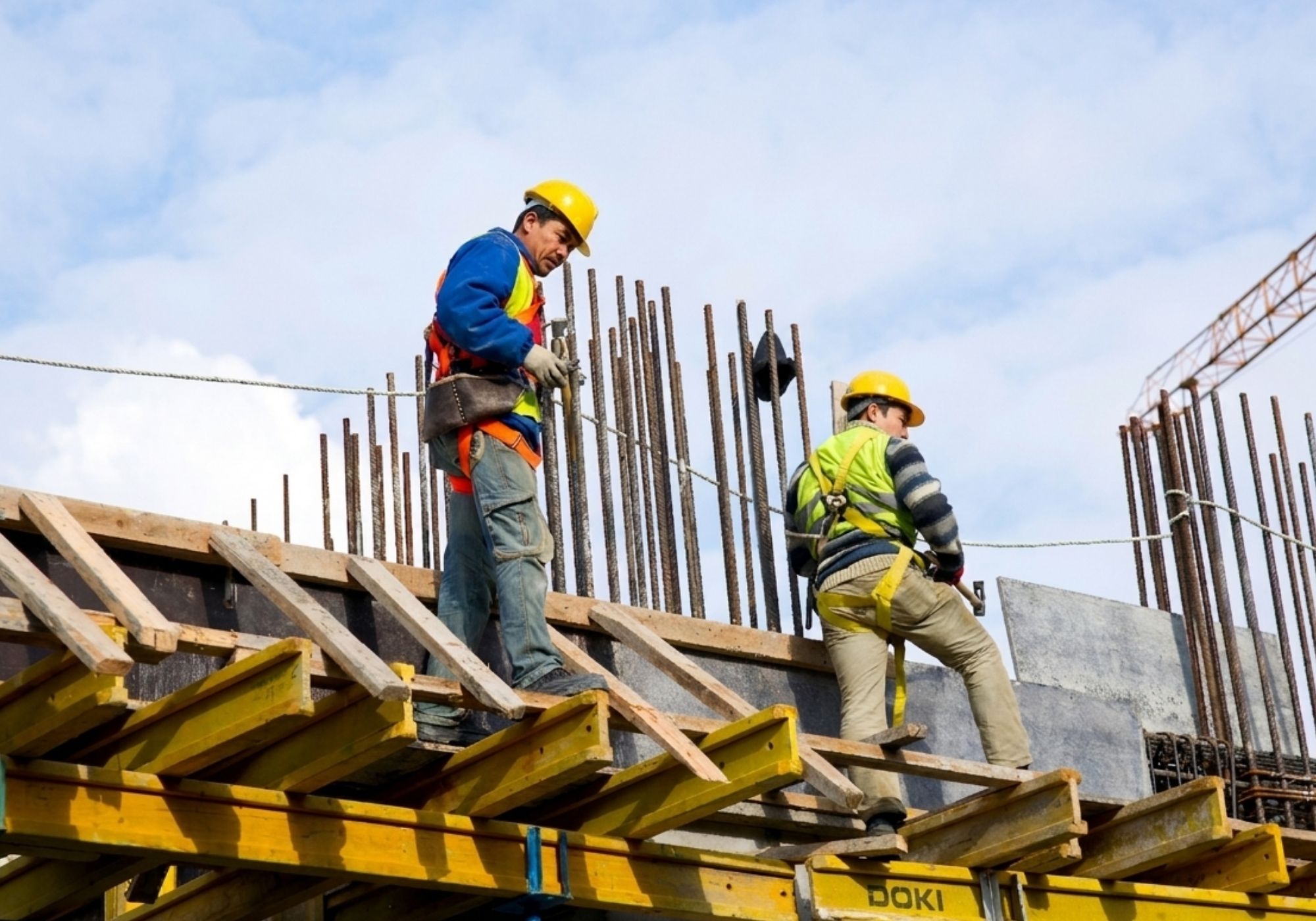 Workers on heavy-duty formwork shoring